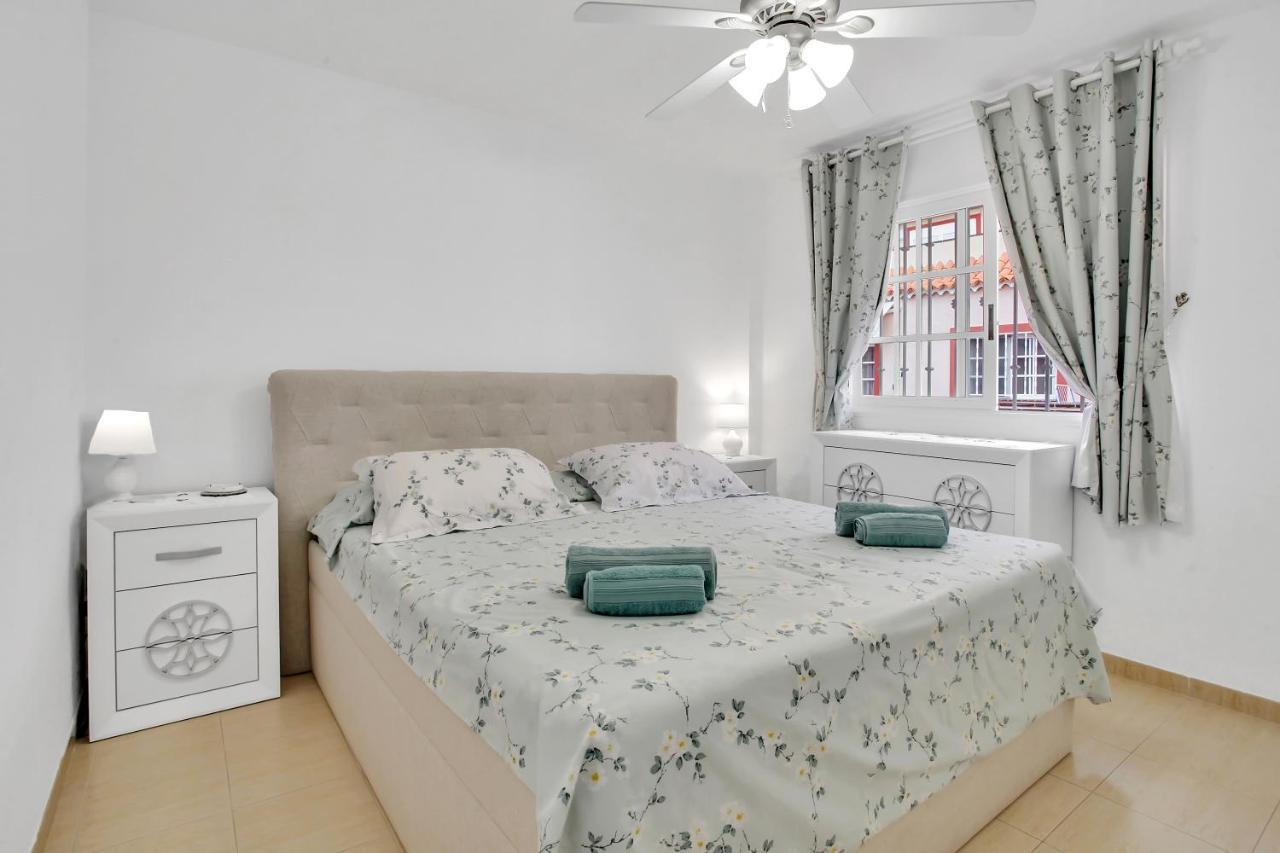Top Floor, Sea View, Huge Terrace, Heated Pool, Garage Los Cristianos (Tenerife) Exterior foto