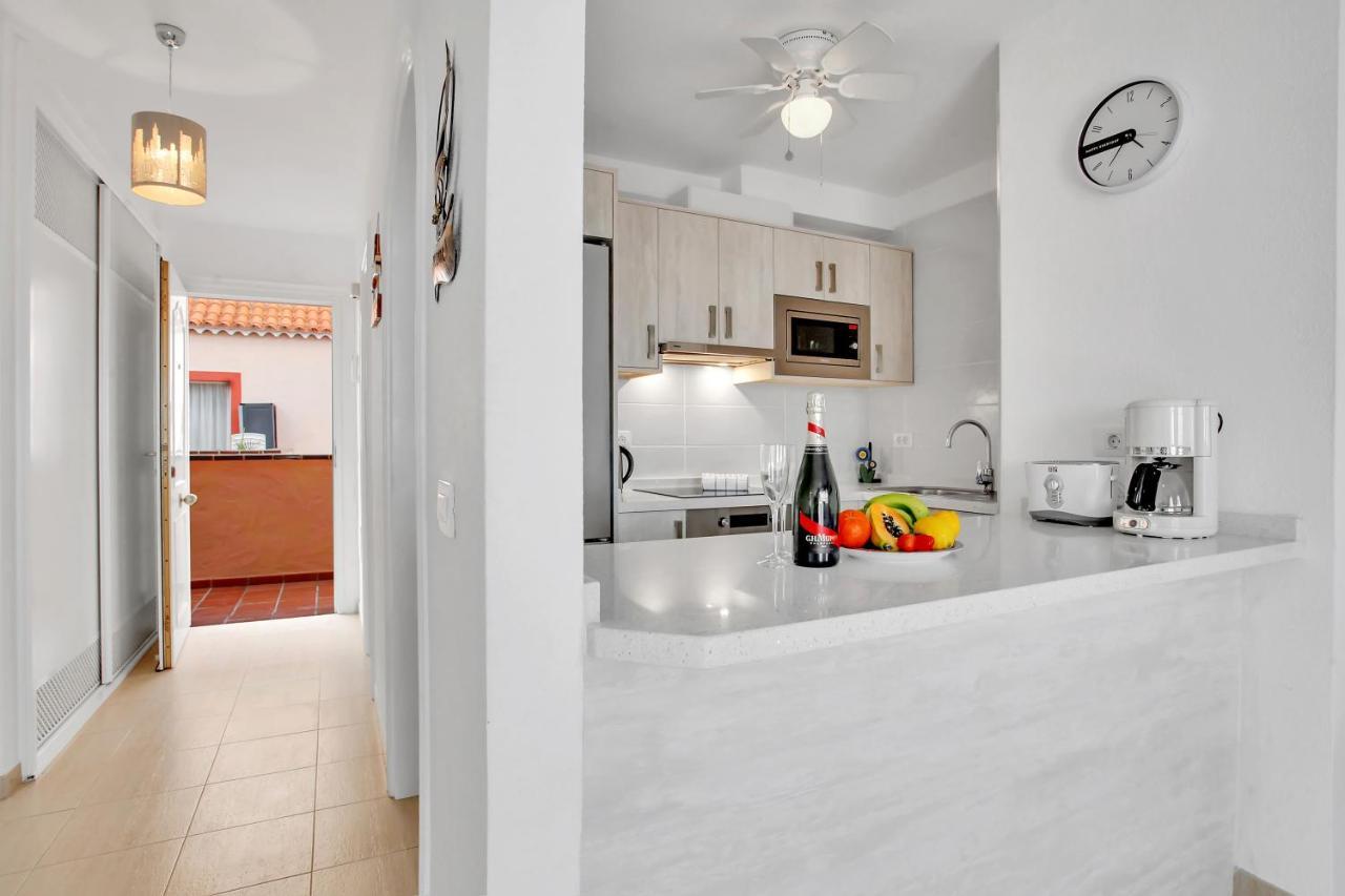 Top Floor, Sea View, Huge Terrace, Heated Pool, Garage Los Cristianos (Tenerife) Exterior foto